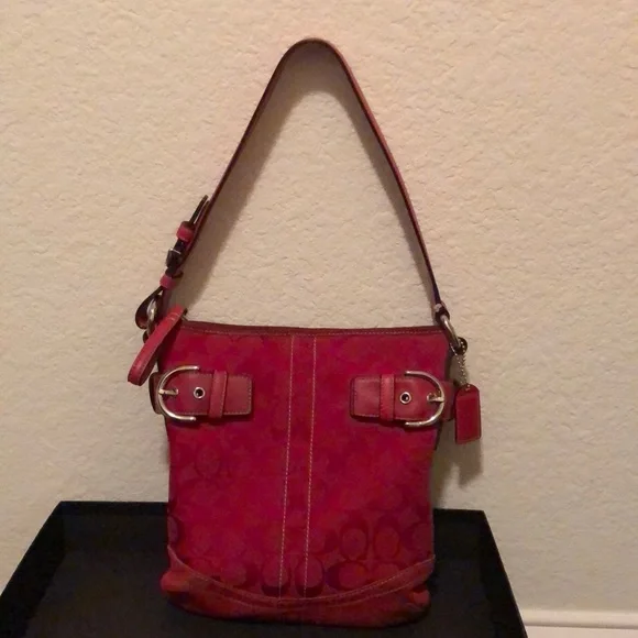 Coach purse medium size in red - Picture 1 of 8